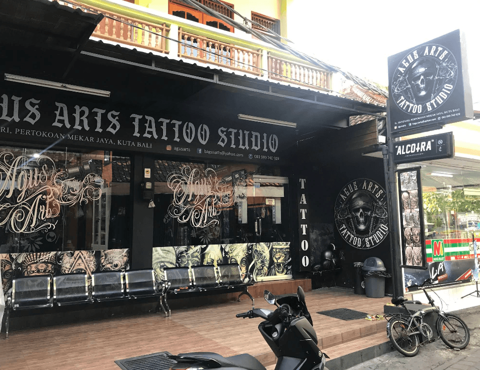 Tattoo artist at work - Agus Arts Tattoo Studio